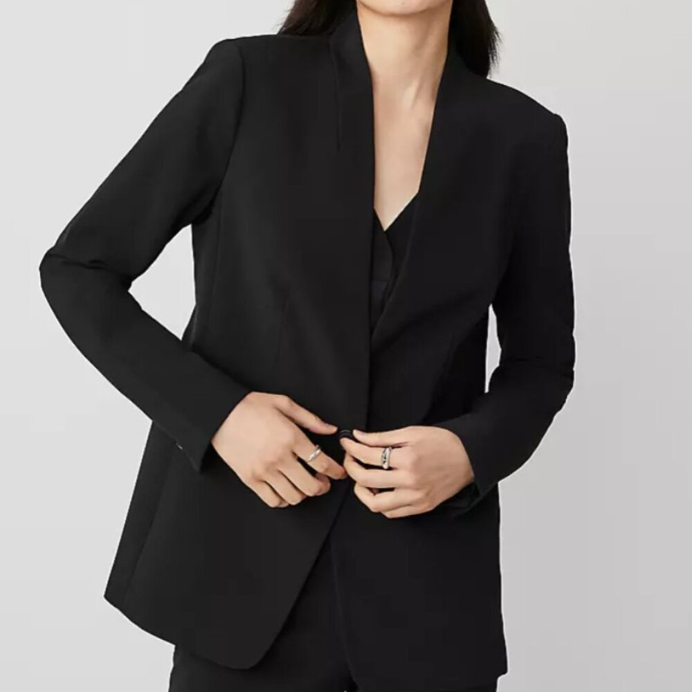 Ann Taylor Blazer The Long Collarless in Fluid Crepe Black Size 10